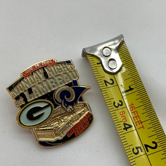 NFL Green Bay Packers vs St. Louis Rams Monday Night at Lambeau 2004 Lapel Pin - Picture 6 of 6